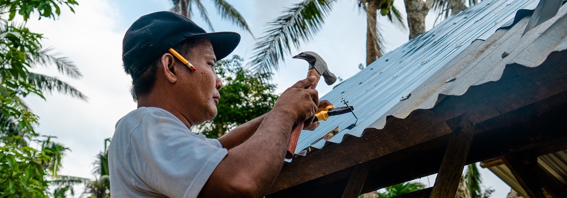 A person affected by Super Typhoon Gooni is using the shelter kit distributed by IOM to repair his shelter in Bicol, Philippines. @ IOM Philippines 2020