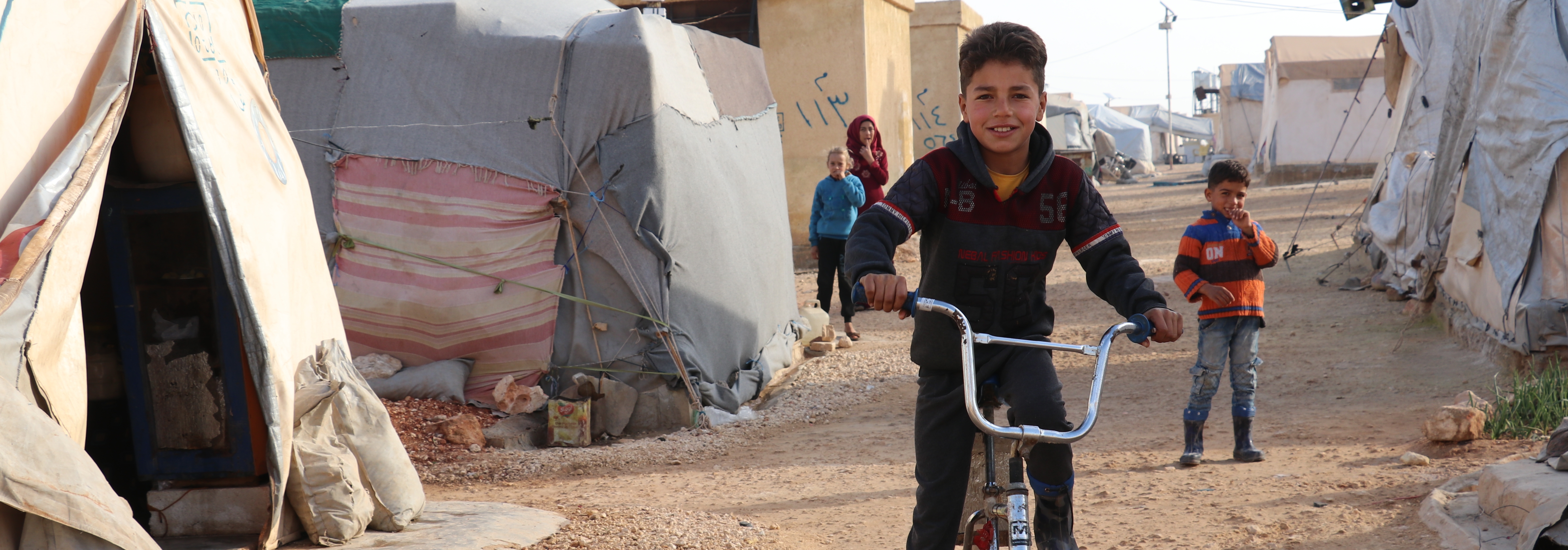 Children play in an IOM-supported displacement site in Syria. © IOM Turkey.