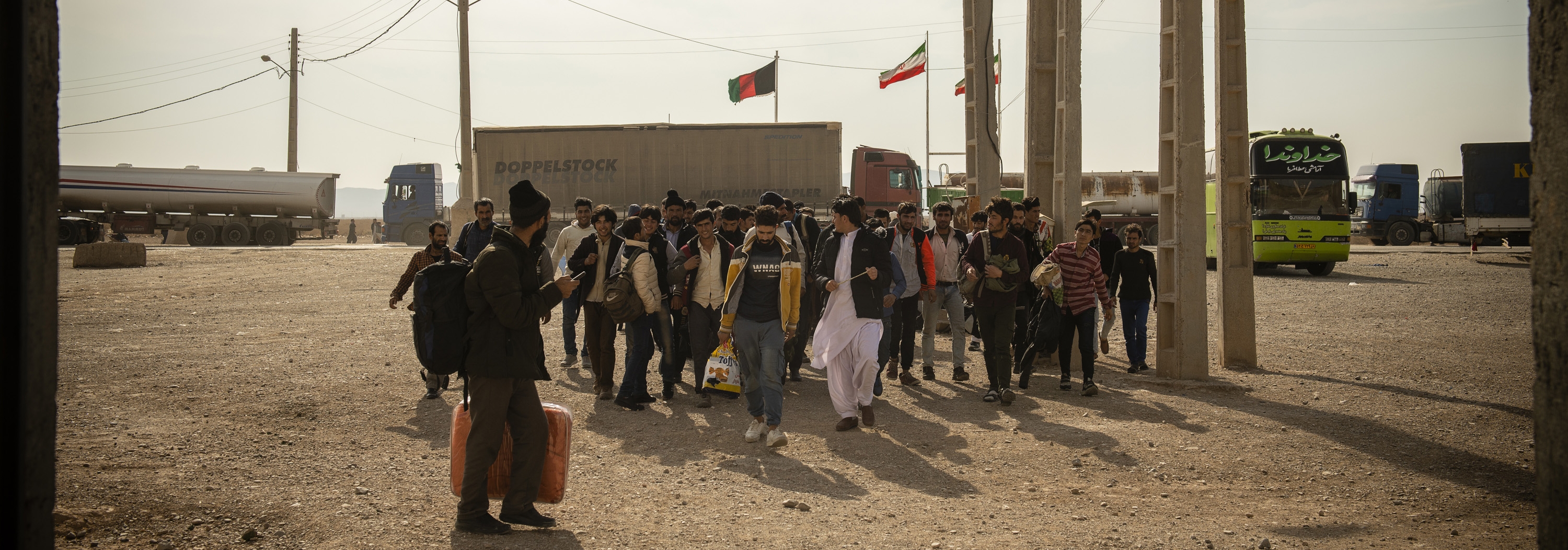 Returnees from Iran arriving at the Islam Qala border point in Herat