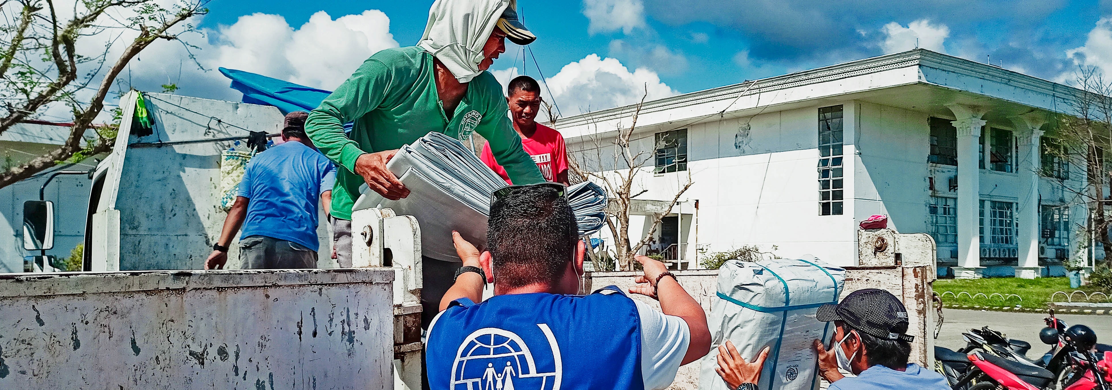 IOM teams on the ground in Catanduanes, Bicol region unload shelter grade tarps to be distributed to the most vulnerable communities affected by Super Typhoon Goni