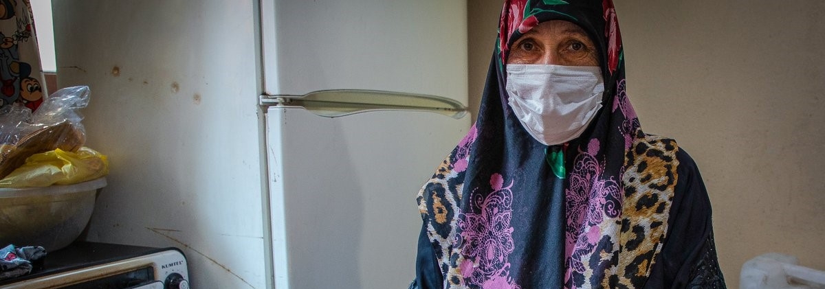 A Syrian woman displaced in Hatay Türkiye participates in a cooking class. © IOM 2022