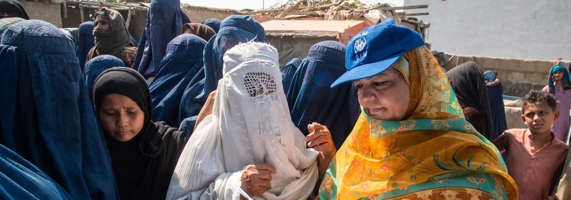 Distribution of multipurpose cash assistance in Karachi to Afghan nationals in need of humanitarian assistance. © IOM Pakistan 2022