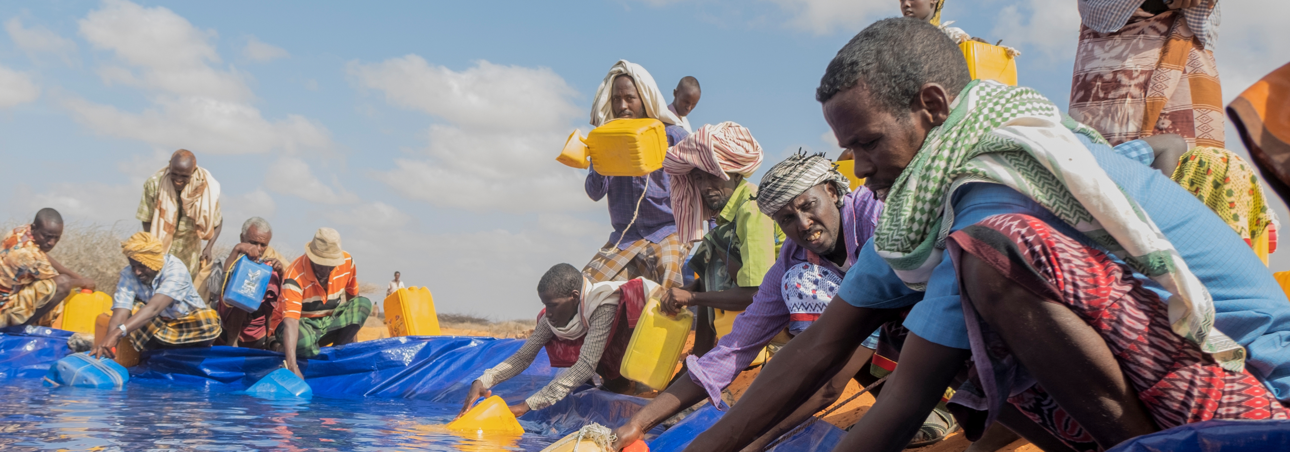Communities in Galmudug collect water from a water reservoir filled up through an IOM water trucking activity. © IOM 2022 / Ismail Salad Osman