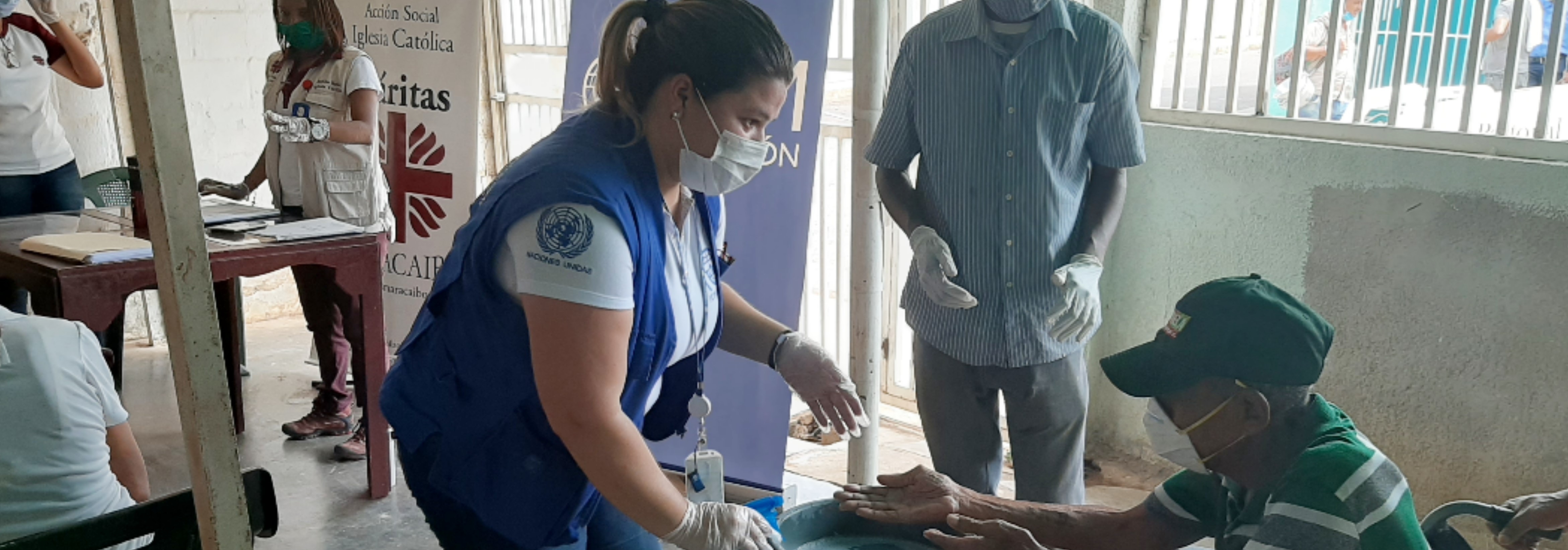 Informative session on the hygiene kits delivered in the La Trinitarias community, Maracaibo municipality, Zulia state, Venezuela.